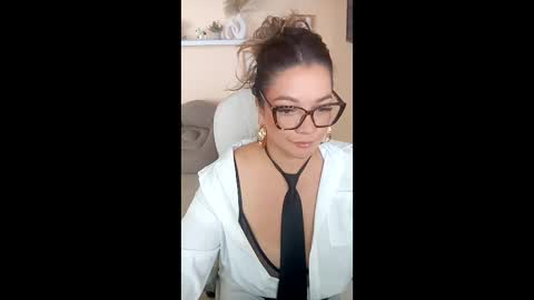 Snapshot of hat_on chatting on June 10, 2026, 5:56 pm leila online show from June 10, 2026, 5:56 pm