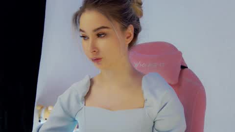 Anna online show from March 25, 2026, 7:47 am