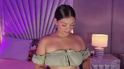 hatsajones online show from June 19, 2026, 4:39 am