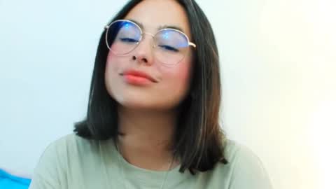 hawaiibliss_18 online show from February 12, 2026, 10:16 pm