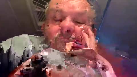 hawks2113 online show from December 22, 2024, 11:31 pm