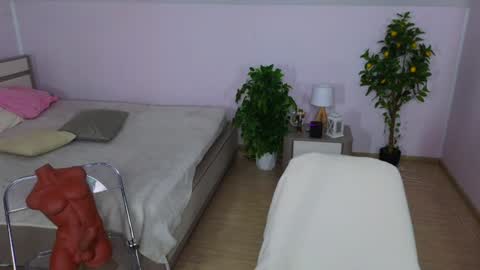 Hayle online show from February 3, 2025, 2:36 am