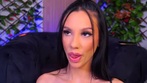 Snapshot of hayliemilf chatting on December 13, 2024, 8:09 am Haylie online show from December 13, 2024, 8:09 am