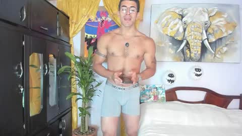 Snapshot of hazbinstudio chatting on November 3, 2025, 2:35 am hazbinstudio online show from November 3, 2025, 2:35 am