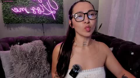 Snapshot of haze_vibes chatting on April 11, 2026, 1:43 am Maria online show from April 11, 2026, 1:43 am