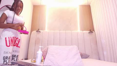 Snapshot of hazel_kataleya chatting on May 19, 2026, 7:20 pm kataleya online show from May 19, 2026, 7:20 pm