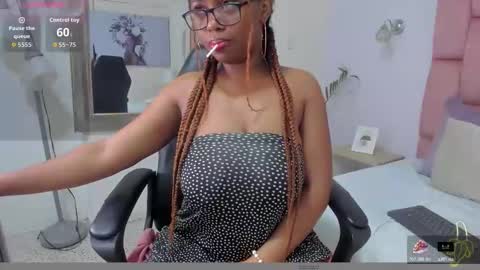 Snapshot of hazel_lanee chatting on November 15, 2025, 9:11 pm hazel_lanee online show from November 15, 2025, 9:11 pm