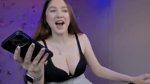 Snapshot of hazel_sullivan chatting on May 21, 2026, 8:32 am Hazel online show from May 21, 2026, 8:32 am