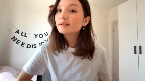 Snapshot of hazelhartshorn chatting on May 6, 2026, 10:09 am Kira online show from May 6, 2026, 10:09 am
