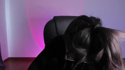 HazelKush online show from September 23, 2025, 8:01 pm