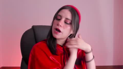 HazelKush online show from October 17, 2025, 7:38 pm