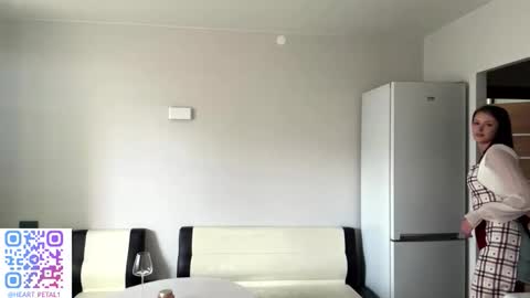 Mona online show from November 4, 2025, 10:47 am