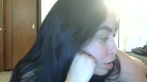 Snapshot of heatwavee chatting on November 10, 2025, 6:07 pm heatwavee online show from November 10, 2025, 6:07 pm