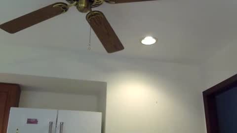 Snapshot of heatwavee chatting on April 6, 2026, 12:28 pm heatwavee online show from April 6, 2026, 12:28 pm