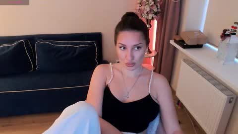 Heaven girl online show from November 22, 2025, 10:25 am