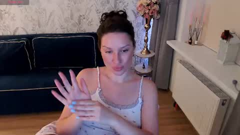 Snapshot of heaven_chloe chatting on August 7, 2026, 9:50 pm Heaven girl online show from August 7, 2026, 9:50 pm