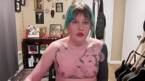 Snapshot of heavensentttt chatting on December 5, 2024, 2:55 pm Saoirse online show from December 5, 2024, 2:55 pm