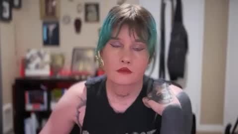 Snapshot of heavensentttt chatting on December 5, 2024, 8:11 pm Saoirse online show from December 5, 2024, 8:11 pm