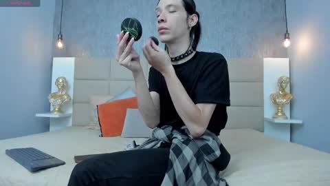 Snapshot of hecate1_ chatting on April 18, 2026, 7:07 pm Keira Hecate online show from April 18, 2026, 7:07 pm
