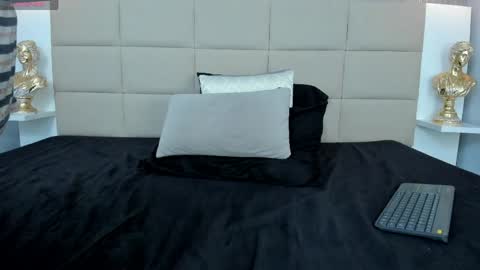 Snapshot of hecate1_ chatting on April 30, 2026, 8:57 pm Keira Hecate online show from April 30, 2026, 8:57 pm