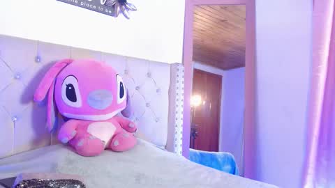 Snapshot of hecate_queen chatting on November 27, 2025, 12:07 pm Hecate Queen online show from November 27, 2025, 12:07 pm