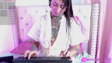 Snapshot of hecate_queen chatting on December 18, 2025, 2:34 pm Hecate Queen online show from December 18, 2025, 2:34 pm