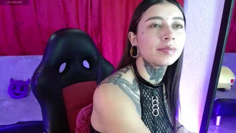 Snapshot of hecate_queen chatting on February 9, 2026, 10:36 pm Hecate Queen online show from February 9, 2026, 10:36 pm