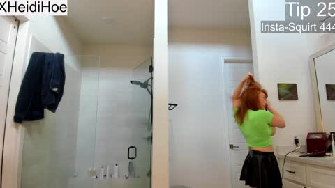 Snapshot of heidiandfriends chatting on January 27, 2025, 6:31 pm Manyvids online show from January 27, 2025, 6:31 pm