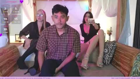 Snapshot of heidiluceous chatting on June 19, 2026, 3:33 am Heidi brunette Foxy red head and Carrie blondie online show from June 19, 2026, 3:33 am