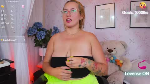 Snapshot of heidishayk chatting on December 18, 2024, 1:45 pm ANTARA REY online show from December 18, 2024, 1:45 pm