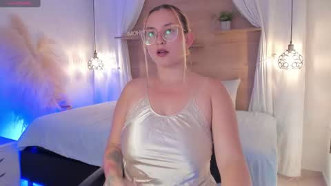 Snapshot of heidishayk chatting on February 21, 2025, 7:21 pm ANTARA REY online show from February 21, 2025, 7:21 pm