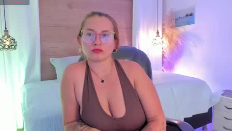 Snapshot of heidishayk chatting on April 21, 2026, 7:17 pm ANTARA REY online show from April 21, 2026, 7:17 pm