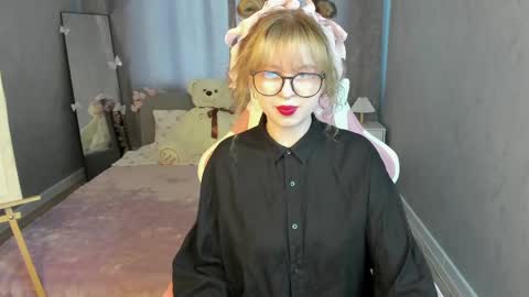 Snapshot of helen_carson chatting on April 21, 2026, 1:18 am Helen Carson online show from April 21, 2026, 1:18 am