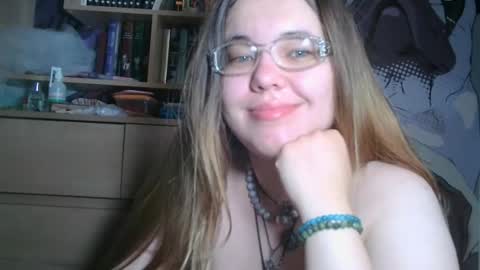 Helen foxygirl online show from June 7, 2026, 11:41 pm