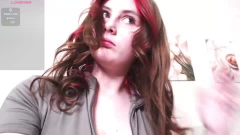 Snapshot of helen_gren chatting on April 27, 2026, 5:27 am MY NAME IS HELEN WELCOME TO MY ROOM online show from April 27, 2026, 5:27 am