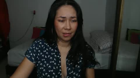 Snapshot of helen_lya chatting on June 5, 2026, 10:48 pm Helen online show from June 5, 2026, 10:48 pm