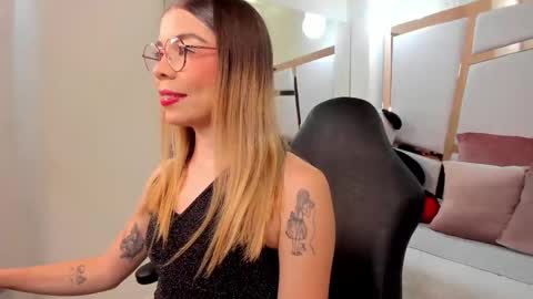 Helen Shanon online show from November 9, 2025, 8:40 pm