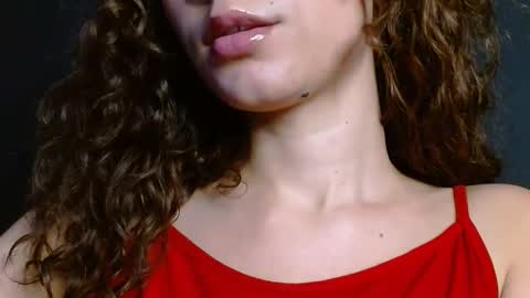 Snapshot of helena_hadler chatting on December 3, 2025, 3:21 pm -- EE -- online show from December 3, 2025, 3:21 pm