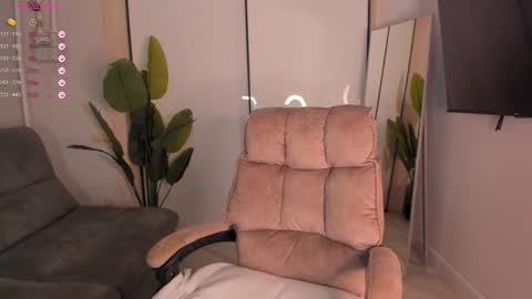 Snapshot of helena_lorente chatting on October 18, 2025, 3:46 pm Helen online show from October 18, 2025, 3:46 pm