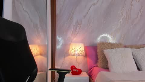 Helena Santos  online show from February 23, 2026, 10:56 am