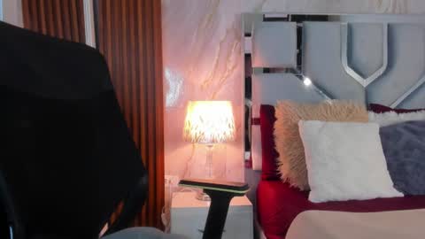Helena Santos  online show from June 10, 2026, 12:26 pm