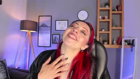 Snapshot of helenaduque_ chatting on October 24, 2025, 10:00 am Helena online show from October 24, 2025, 10:00 am