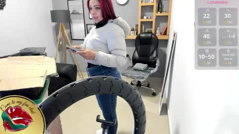 Snapshot of helenaduque_ chatting on November 1, 2025, 11:56 am Helena online show from November 1, 2025, 11:56 am