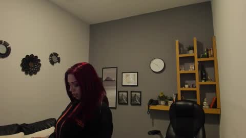 Snapshot of helenaduque_ chatting on November 6, 2025, 11:33 am Helena online show from November 6, 2025, 11:33 am