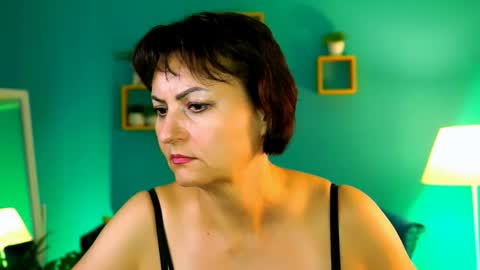 helenbeler online show from September 12, 2025, 8:25 am