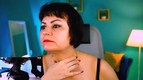 helenbeler online show from November 18, 2025, 5:01 am