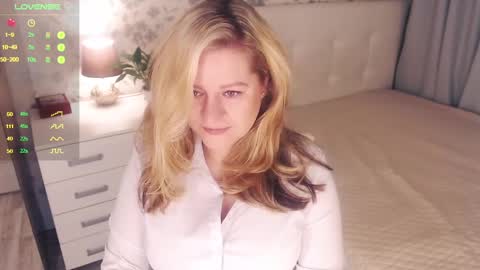 Snapshot of helenbonham chatting on December 16, 2024, 3:40 am Helena Bonham online show from December 16, 2024, 3:40 am