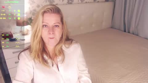 Snapshot of helenbonham chatting on December 18, 2024, 6:53 am Helena Bonham online show from December 18, 2024, 6:53 am