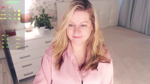 Snapshot of helenbonham chatting on January 5, 2025, 7:49 am Helena Bonham online show from January 5, 2025, 7:49 am