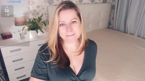 Snapshot of helenbonham chatting on February 1, 2025, 6:43 am Helena Bonham online show from February 1, 2025, 6:43 am